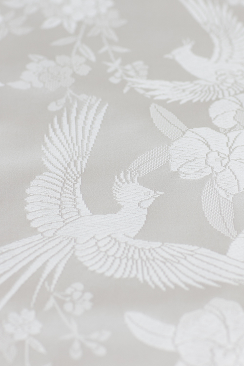 白無垢　花嫁衣装　白打掛　刺繍　金糸　ラメ　落款入り　正絹 白無垢 花嫁衣装 白打掛 刺繍 金糸 ラメ 落款入り 正絹 - メルカリ