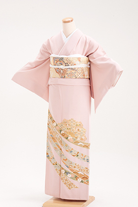 【結婚式などに】着物 正絹 絹織物 桃色 ピンク 紋付・色留袖【送料無料】 色無地 紋付着物 正絹 恐