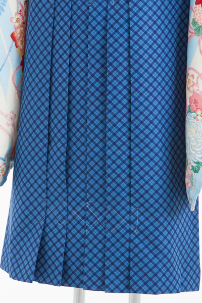卒業式用　袴　着物セット pom ponette ブルー　はな柄　ストライプ Amazon | [きものひろば悠] ポンポネットブランド ジュニア袴