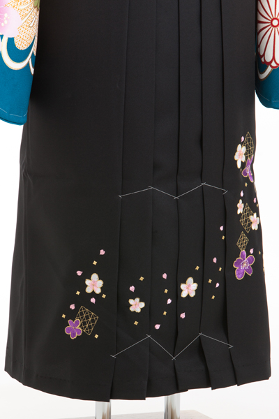 フルセット 卒業式に最適 黒格子桜柄小振袖と黒刺繍袴